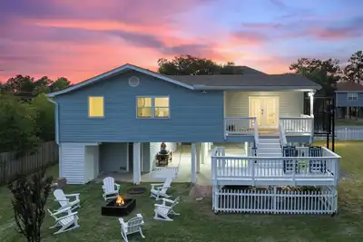 Image de Mins to Casino & Beach~Waterfront~FirePit~GolfCart