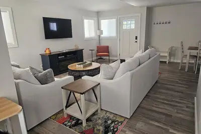 Image de Modern Comfort in Downtown Victor