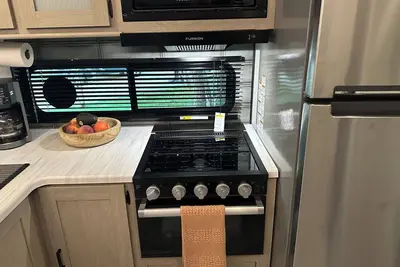 Image de 2024 Forest Rive Salem 36 foot camper \nTo book this you need a campsite