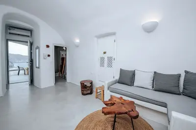 Image de Deluxe One-Bedroom Cave Villa with Outdoor Hot Tub