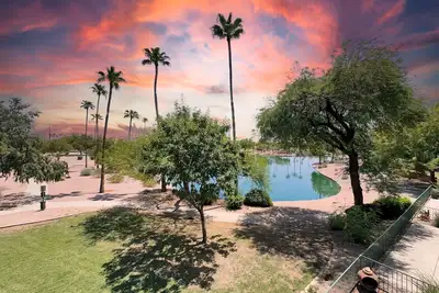 Image de Grand 2nd Floor Condo, Heated Comm Pool, Golf Views!