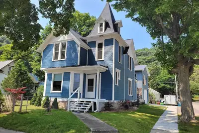 Image de New! The Glarum House - Gorgeous Dog-Friendly Historic Home in Great Location with Central A\/C!
