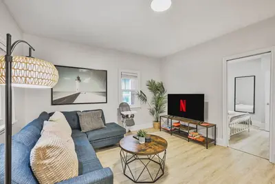 Image de Chic 2-Br Urban Retreat | Near Beach | | Free Parking