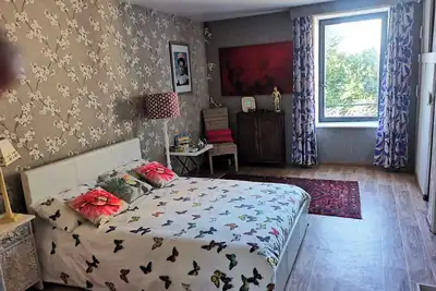 Image de Grande chambre (+2) dans maison plein centre de Guidel