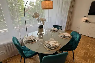 W&D living - Little Italy with park. space&balcony