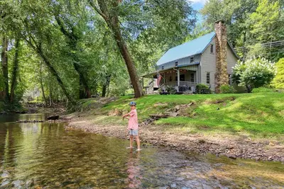 Image de 3 Bed/ 3. 5 Bath on the River, Firepit, Firetable, CornHole, Amazing Location! ! !