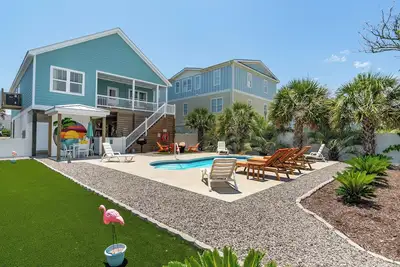 Image de Chick-Inn of the Sea: Enjoy the Private Pool at This Dog-Friendly Third Row Home