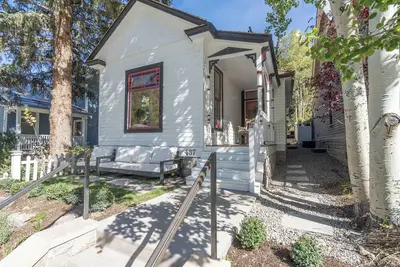 Image de Luxury 5-Bedroom Home on Telluride's Main Street with Hot Tub & Mountain Views