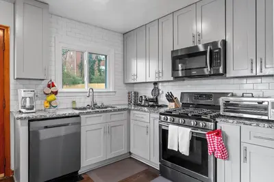 Image de Second Home - 3 Bdr 2 Ba minutes to airport and downtown