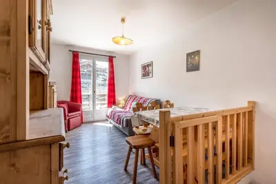 Image de 230m des commerces, Rez-de-chaussée, balcon, parking, télévision, 43m², La Clusaz