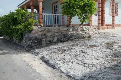 Image de Charming 2-Bedroom House in Tranquil Staniel Cay near Thunderball Grotto