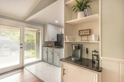 Family-Friendly 3br Near Medical District – Modern & Cozy
