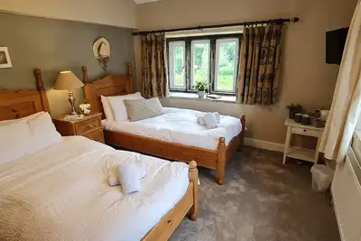 Image de Twin Mullions-Salle de bain privée séparée-Twin-Supérieure-Vue sur Jardin