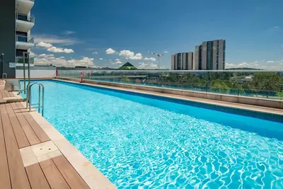 Image de Sensational City Apartment with Lake Views