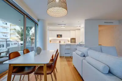 Image de Appartement-Moderne-Salle de bain privée séparée-Balcon