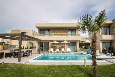 Image de Dazzling Halkidiki Villa | Villa LothĂriel | 3 Bedrooms | Spacious Furnished Sun Terrace | Private Outdoor Pool and Hot Tub | Bbq Facilities and Shaded Outdoor Dining Area | Pefkohori