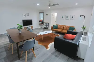 Image de 2 Br | Prime Location & City Views | Private Porch