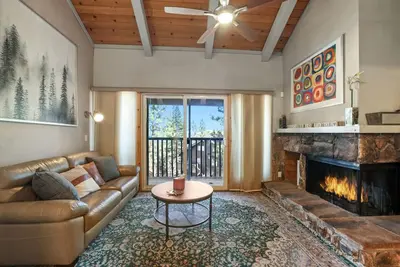 Image de Pet-Friendly 3br | Heavenly & Fireplace | Sleeps 7