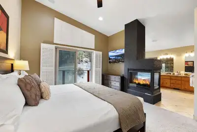 Image de Luxury Home | Heavenly-Chef's Kitchen | Sleeps 8