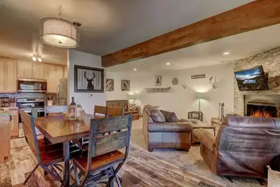 Image de Cozy Condo | Near Heavenly-Fireplace | Sleeps 6