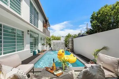 Image de Driver, Chef, Maid, & Pool - Vip Service