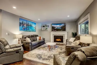 Image de Modern 5br Home | Chef’s Kitchen | Bbq | Sleeps 10