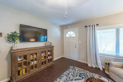 Image de Experience charming downtown Winter Garden! 1 block from it all!