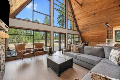 Image de A-Frame of Mind in tranquil Lead with Ac, WiFi, hot tub and outdoor pool access