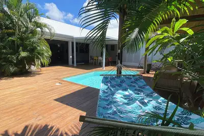 Image de Villa créole rénovée et son jardin tropical à 7 min du lagon de St François.