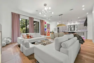 Image de Style & Luxury in Zilker - Hepburn!