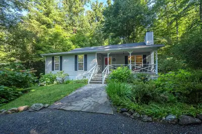 Image de Quillan's End | Cozy & Modern Montreat Cottage with Fire Pit