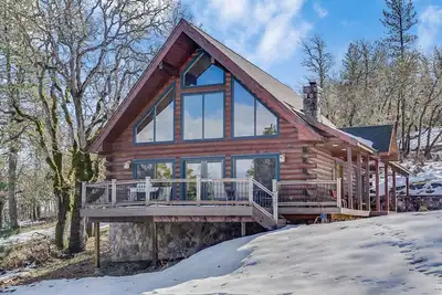 Image de Straight From The Heart, Cozy Log Cabin at Hartland Lake Near Lyle