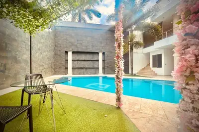 Hermosa Casa Frente a la Ribera del río Cali