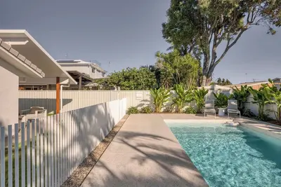 Image de Spacious 4-bedroom house with WiFi, Pool and Ac in Burleigh Qld