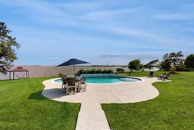 Image de Main home with guest house & private pool