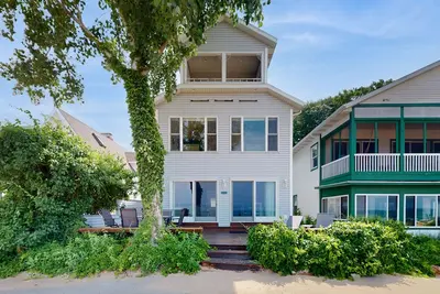 Image de Waterfront beach house, Bbq grill, gorgeous sunset views, fireplace, wifi