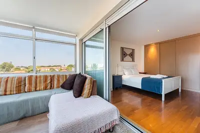 Image de GuestReady - Havre de paix moderne avec balcon
