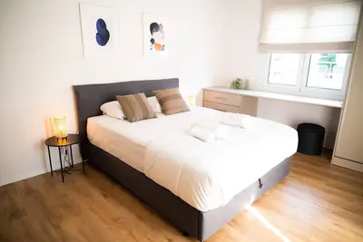 Image de Urban Comfort 2 bdrm next to Metro