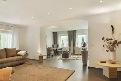 Image de Appartement 'Pur Wohnen- Wohnung Ost' avec jardin partagé, balcon et Wi-Fi