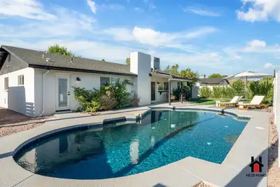 Image de Private Oasis, Pool, Hot Tub, Patio, Near Shopping