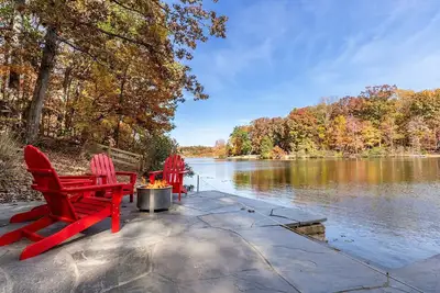 Image de Lakefront Log Cabin w/ Dreamy Waterfront Patio!