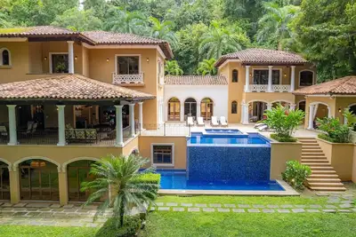 Image de 7-Bedroom Luxury Villa with Private Pools, Game Room & Resort Access