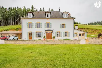 Image de Domaine familial tout confort Ă la campagne avec jacuzzi, 15 personnes maximum.