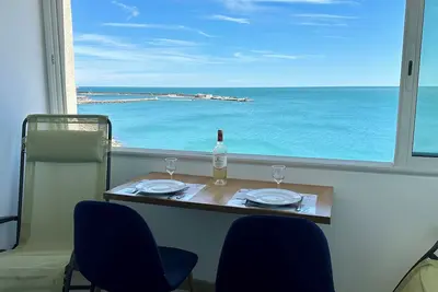 Image de Face à la mer à Sète, vue à 180°, appartement cosy pour 2 à 4 p en Centre ville