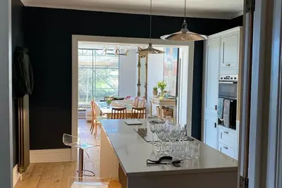Stunning 6-Bedroom House in Swanage, Minutes from Beach, with Parking and Garden