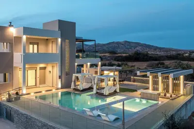 Image de Grand Aqua Luxury Villa by Mintzi