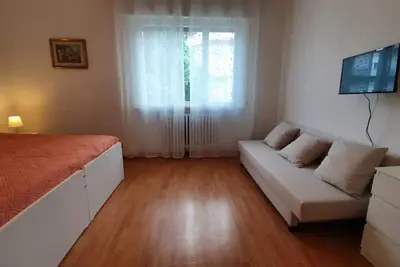 Image de 10 minutes from downtown and university hub 3-bedroom apartment