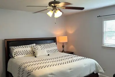 Image de Charming 3-bedroom house with Ac, WiFi in lovely Tuscaloosa-1 mile from campus