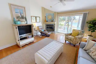 Image de Spacious Home in Destiny West