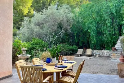 Image de Sublime Villa familiale avec places de parking et grand jardin!
